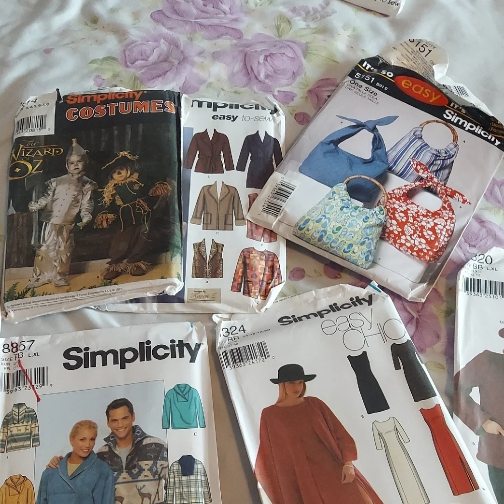 Simplicity Vintage Sewing Pattern Collection #4 - Picture 9 of 11